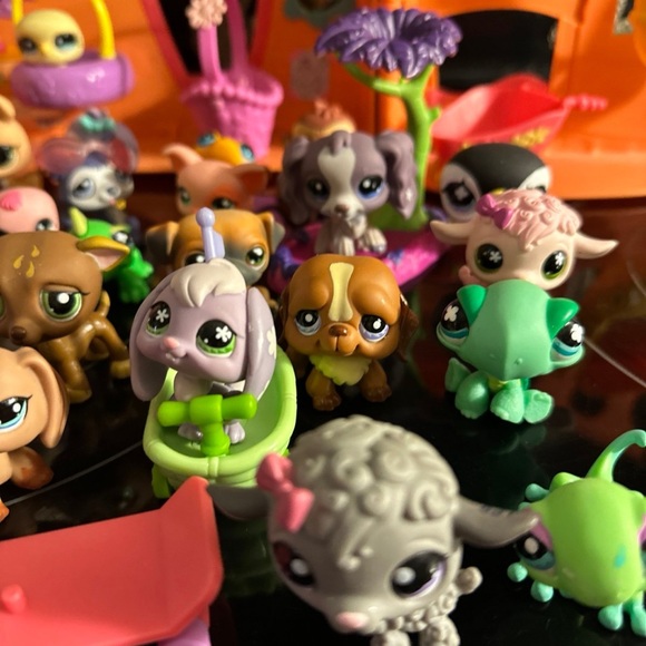 Littlest Pet Shop Orange Playset Dolls - Picture 7 of 12